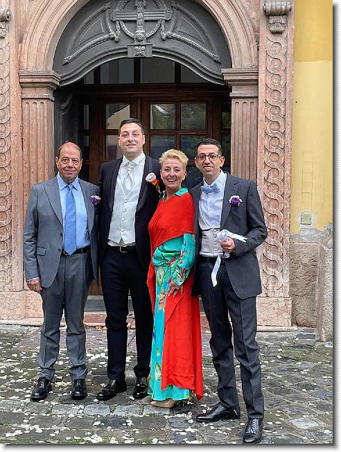 Clicca per scorrere le foto originali ingrandite